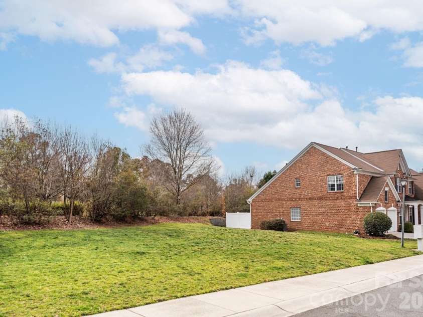 8124 Oratorio Place, Charlotte, NC 28270.  MLS# CAR4350874, YatesRealty ID 9940. 