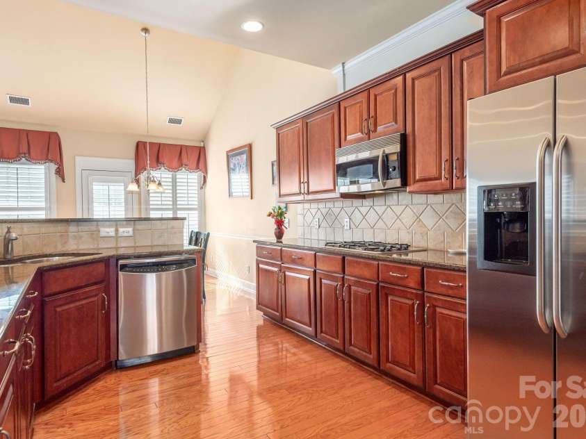 8124 Oratorio Place, Charlotte, NC 28270.  MLS# CAR4350874, YatesRealty ID 9940. 