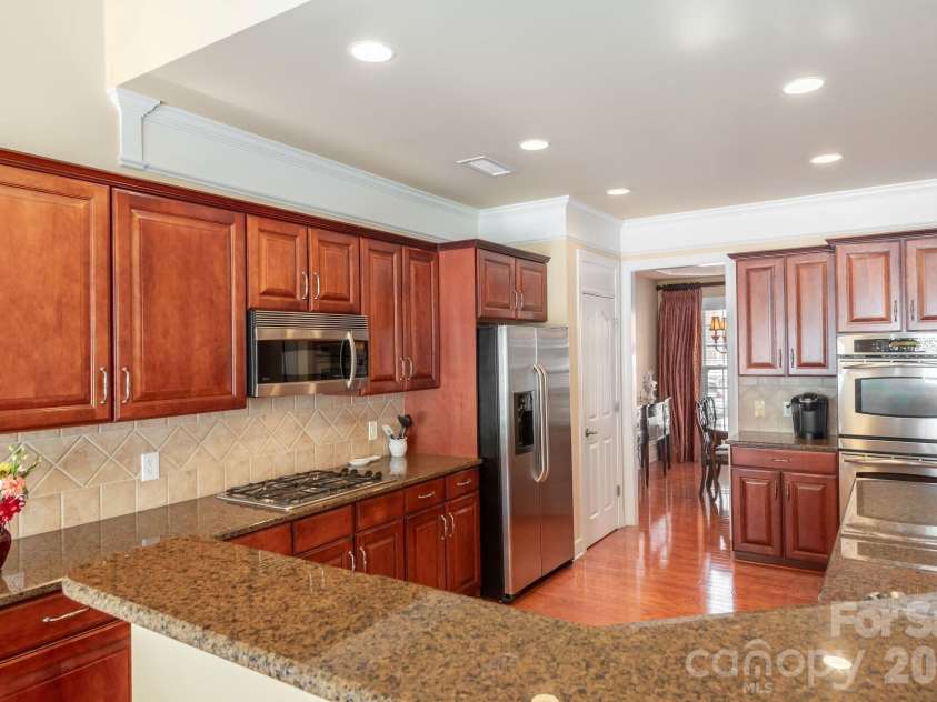 8124 Oratorio Place, Charlotte, NC 28270.  MLS# CAR4350874, YatesRealty ID 9940. 