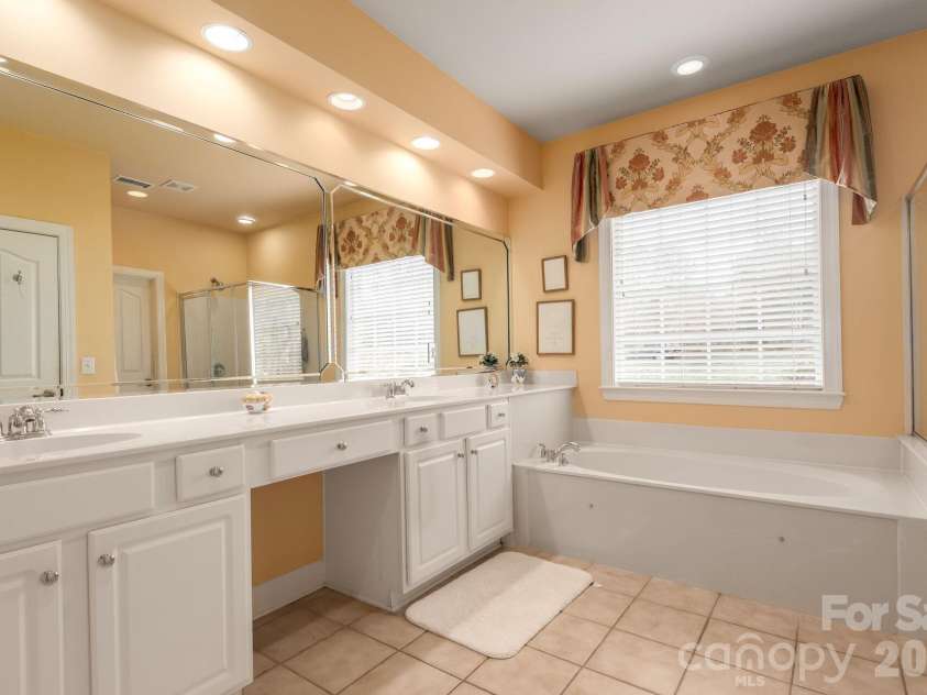 8124 Oratorio Place, Charlotte, NC 28270.  MLS# CAR4350874, YatesRealty ID 9940. 