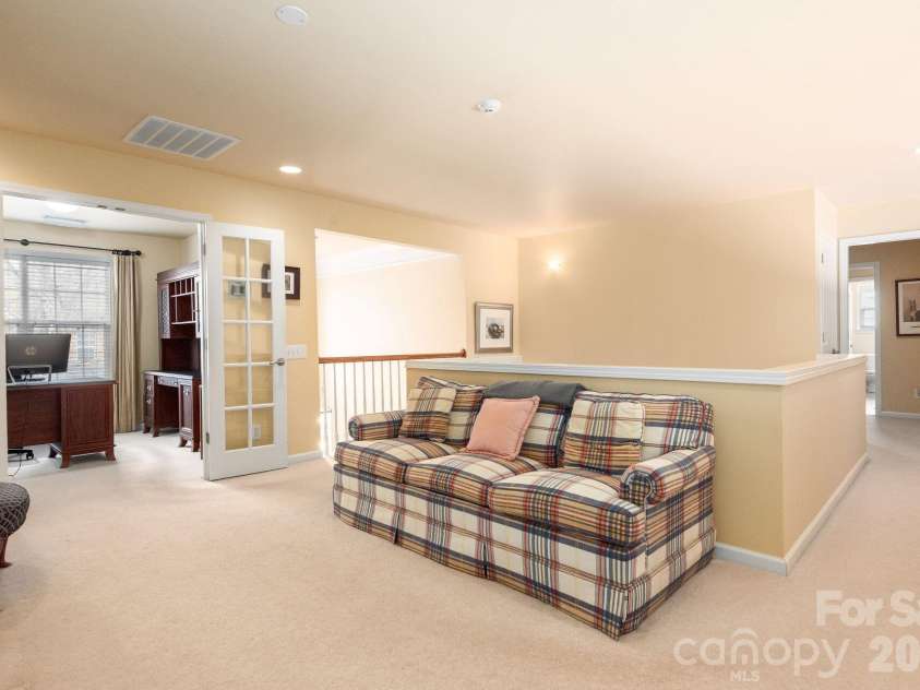 8124 Oratorio Place, Charlotte, NC 28270.  MLS# CAR4350874, YatesRealty ID 9940. 