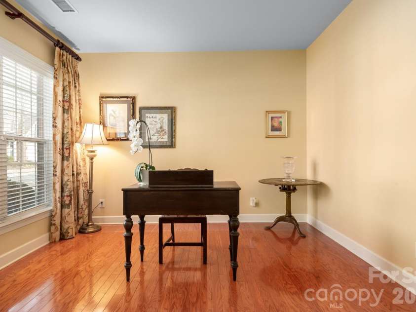 8124 Oratorio Place, Charlotte, NC 28270.  MLS# CAR4350874, YatesRealty ID 9940. 