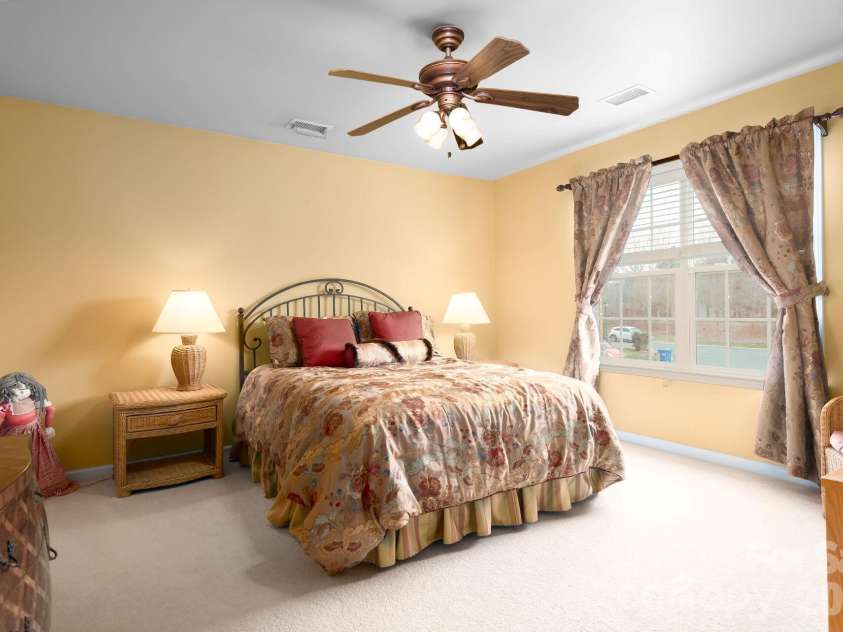 8124 Oratorio Place, Charlotte, NC 28270.  MLS# CAR4350874, YatesRealty ID 9940. 