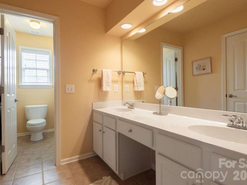 8124 Oratorio Place, Charlotte, NC 28270.  MLS# CAR4350874, YatesRealty ID 9940. 