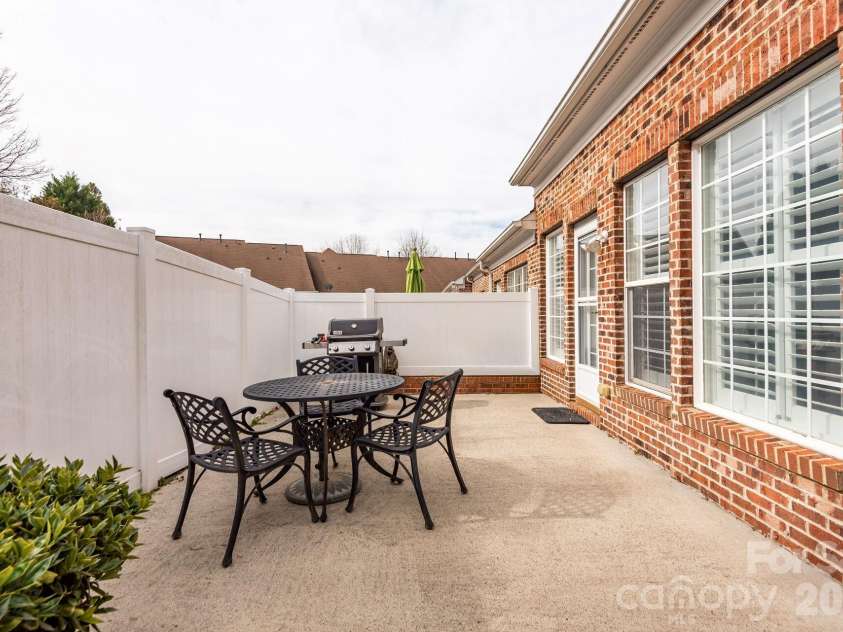 8124 Oratorio Place, Charlotte, NC 28270.  MLS# CAR4350874, YatesRealty ID 9940. 