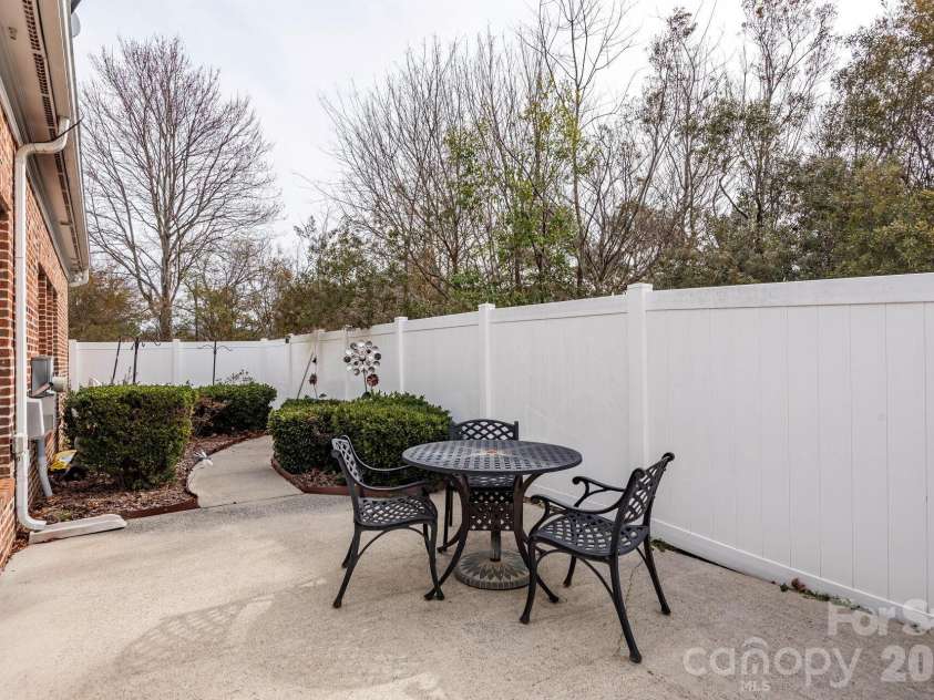 8124 Oratorio Place, Charlotte, NC 28270.  MLS# CAR4350874, YatesRealty ID 9940. 