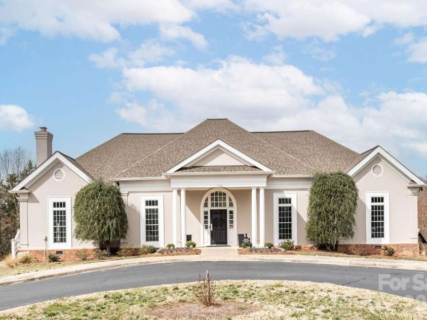 8124 Oratorio Place, Charlotte, NC 28270.  MLS# CAR4350874, YatesRealty ID 9940. 