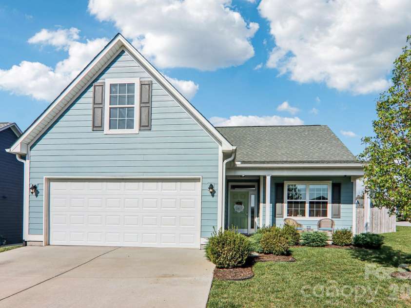 3 Montaugue Street, Arden, NC 28704.  MLS# CAR4361194, YatesRealty ID 9942. 