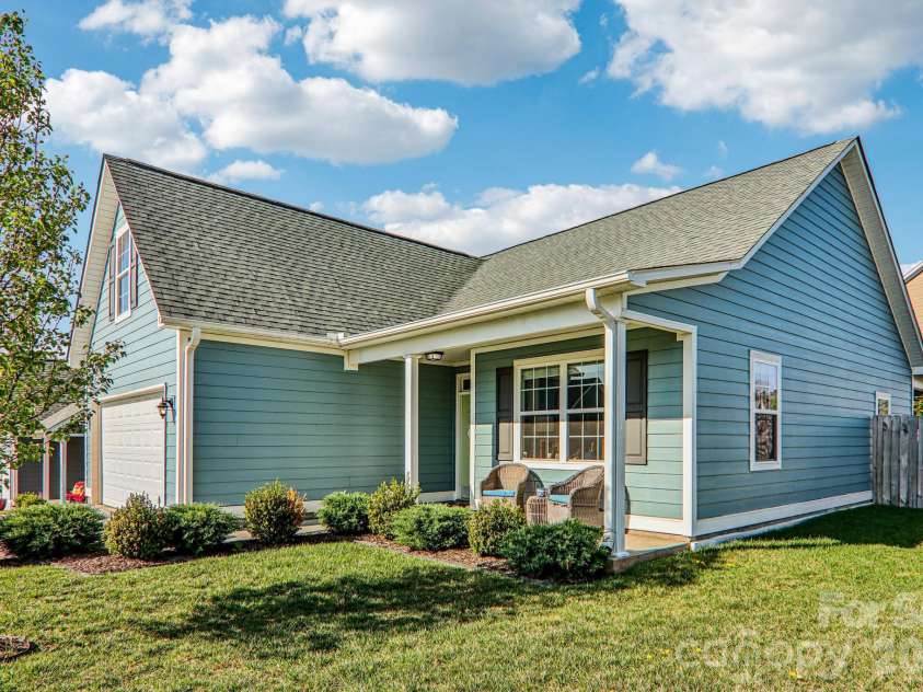 3 Montaugue Street, Arden, NC 28704.  MLS# CAR4361194, YatesRealty ID 9942. 