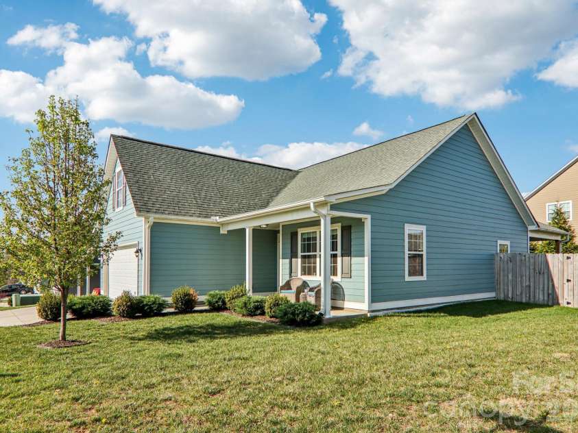 3 Montaugue Street, Arden, NC 28704.  MLS# CAR4361194, YatesRealty ID 9942. 