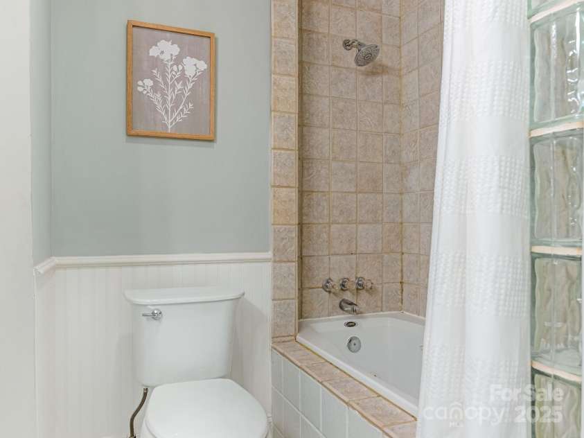 2028 Scott Avenue, Charlotte, NC 28203.  MLS# CAR4227669, YatesRealty ID 9943. 