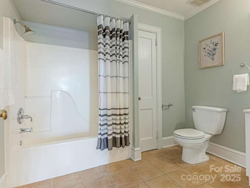 2028 Scott Avenue, Charlotte, NC 28203.  MLS# CAR4227669, YatesRealty ID 9943. 