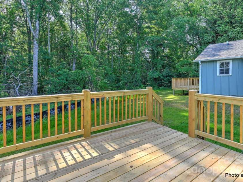 33 Loblolly Lane, Asheville, NC 28803.  MLS# CAR4228799, YatesRealty ID 9944. 