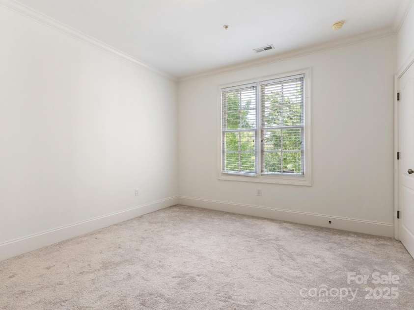 261 Crownsgate Court, Charlotte, NC 28207.  MLS# CAR4228867, YatesRealty ID 9945. 