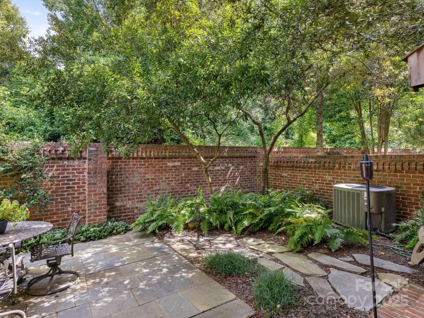 261 Crownsgate Court, Charlotte, NC 28207.  MLS# CAR4228867, YatesRealty ID 9945. 