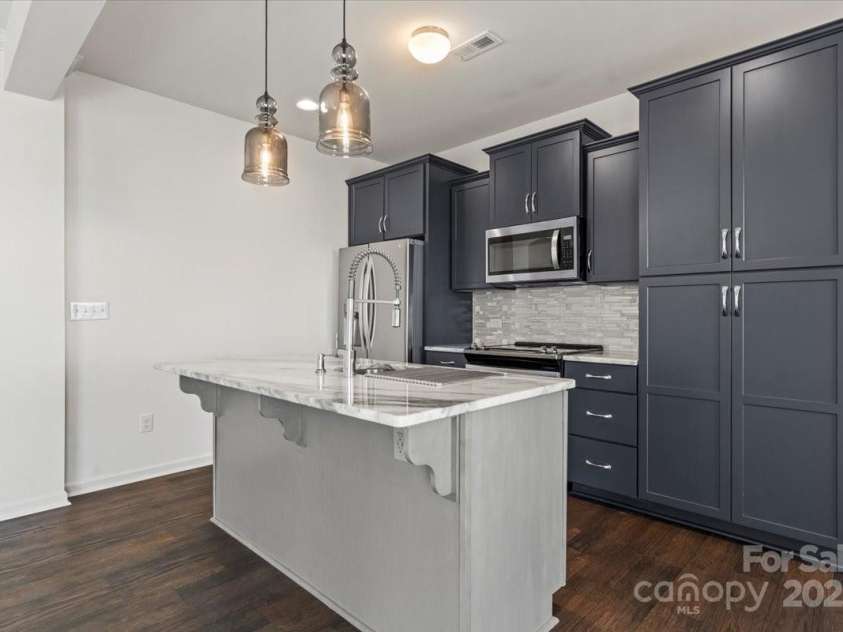 439 Newfound Hollow Drive, Charlotte, NC 28214.  MLS# CAR4230472, YatesRealty ID 9946. Kitchen