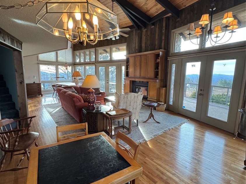 160 Crestwood Circle, Newland, NC 28657.  MLS# CAR4333380, YatesRealty ID 9949. 