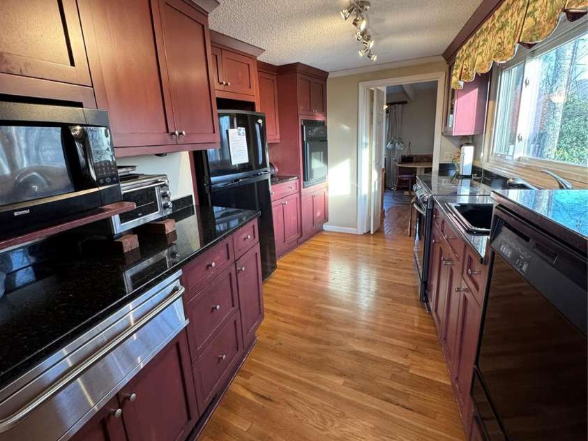 160 Crestwood Circle, Newland, NC 28657.  MLS# CAR4333380, YatesRealty ID 9949. 