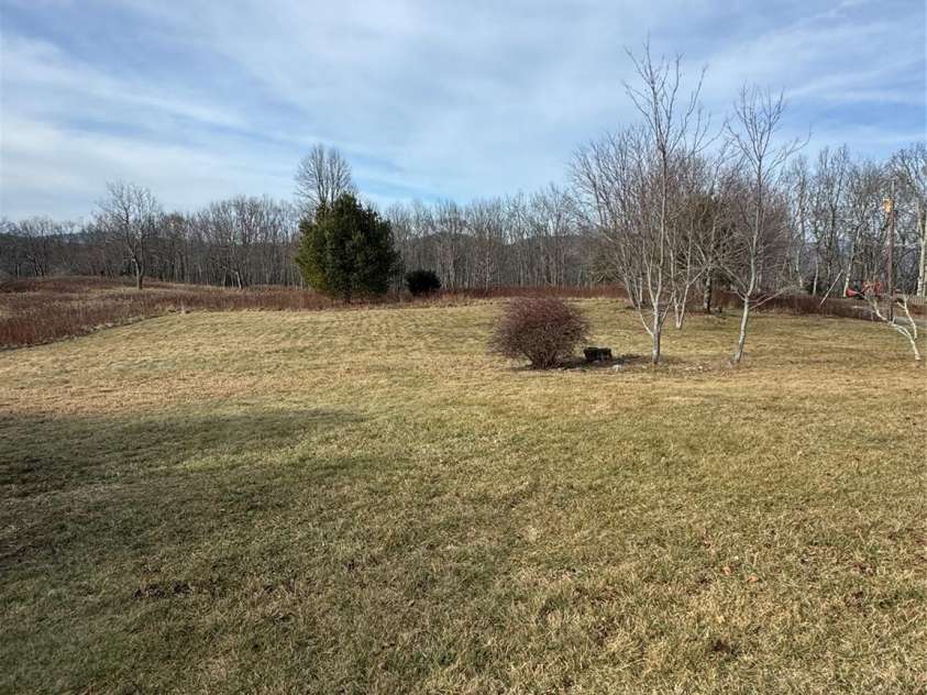 160 Crestwood Circle, Newland, NC 28657.  MLS# CAR4333380, YatesRealty ID 9949. 
