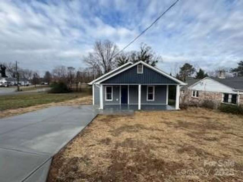 332 Arlington Circle, Lenoir, NC 28645.  MLS# CAR4333737, YatesRealty ID 995. 