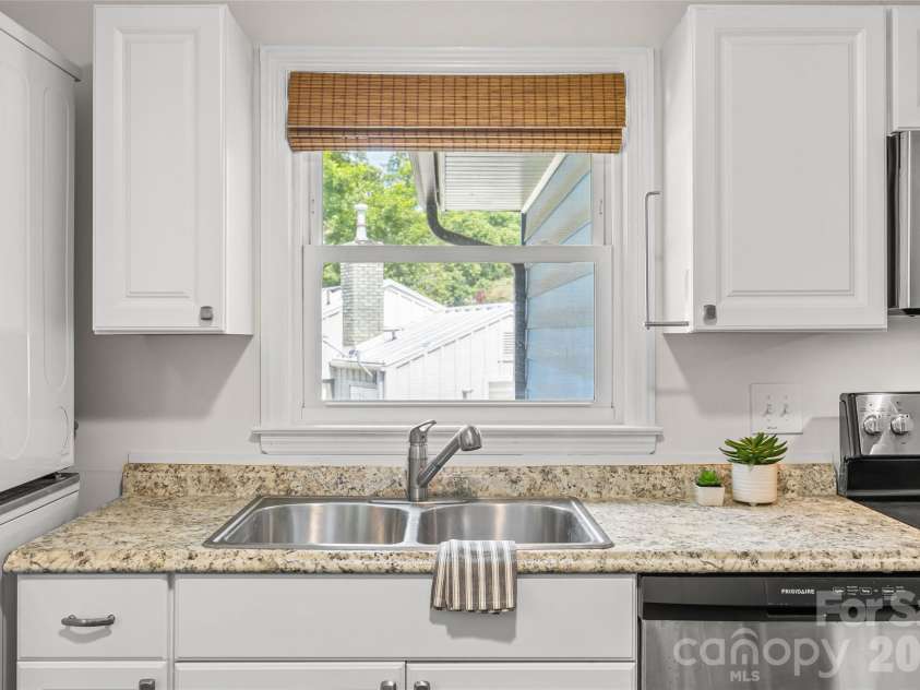 3443 Airlie Street, Charlotte, NC 28205.  MLS# CAR4402296, YatesRealty ID 9950. 