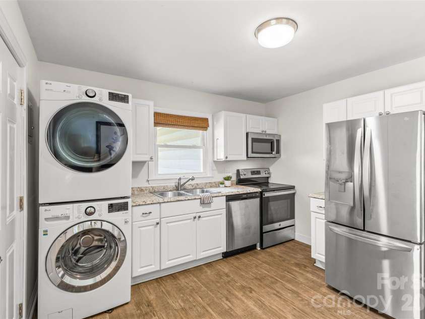 3443 Airlie Street, Charlotte, NC 28205.  MLS# CAR4402296, YatesRealty ID 9950. 