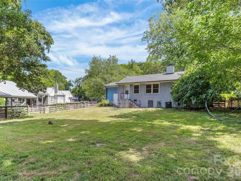 3443 Airlie Street, Charlotte, NC 28205.  MLS# CAR4402296, YatesRealty ID 9950. 