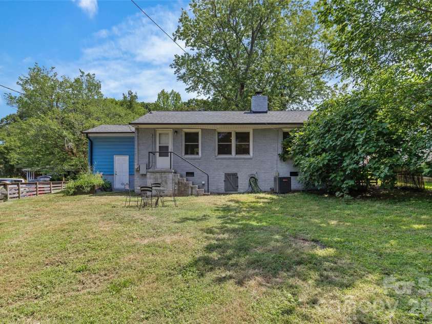 3443 Airlie Street, Charlotte, NC 28205.  MLS# CAR4402296, YatesRealty ID 9950. 