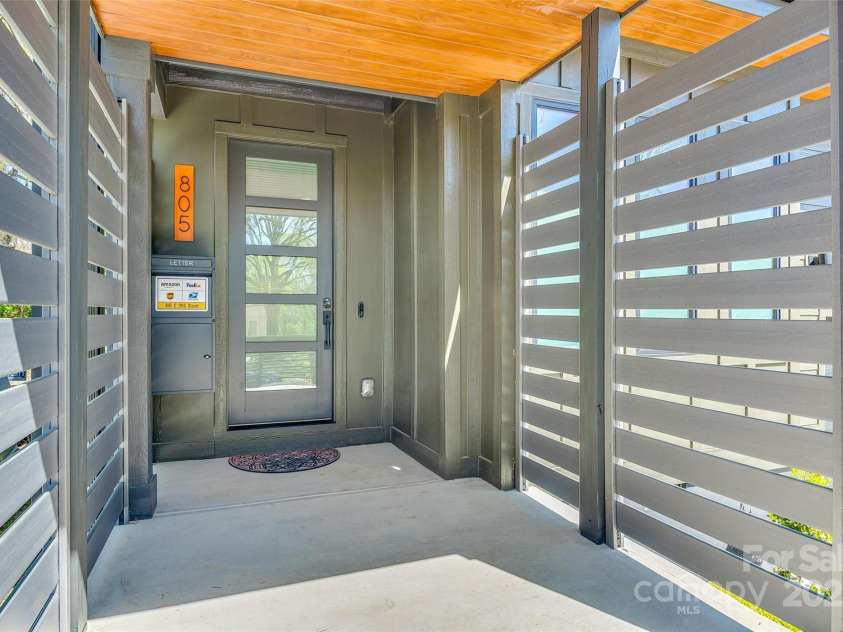 805 19th Street, Charlotte, NC 28205.  MLS# CAR4234315, YatesRealty ID 9950. 