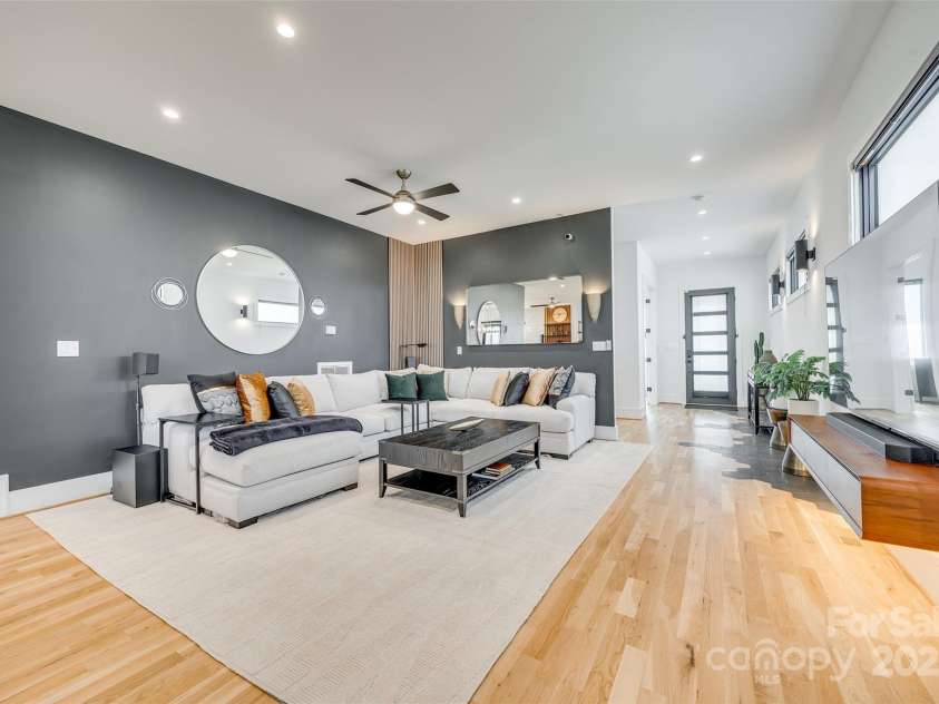 805 19th Street, Charlotte, NC 28205.  MLS# CAR4234315, YatesRealty ID 9950. 