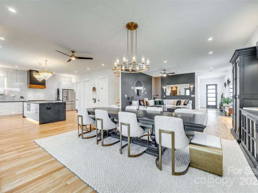 805 19th Street, Charlotte, NC 28205.  MLS# CAR4234315, YatesRealty ID 9950. 