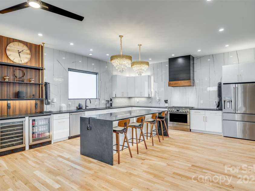 805 19th Street, Charlotte, NC 28205.  MLS# CAR4234315, YatesRealty ID 9950. 