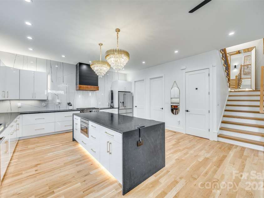 805 19th Street, Charlotte, NC 28205.  MLS# CAR4234315, YatesRealty ID 9950. 