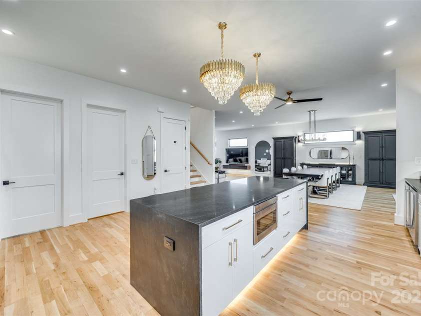 805 19th Street, Charlotte, NC 28205.  MLS# CAR4234315, YatesRealty ID 9950. 