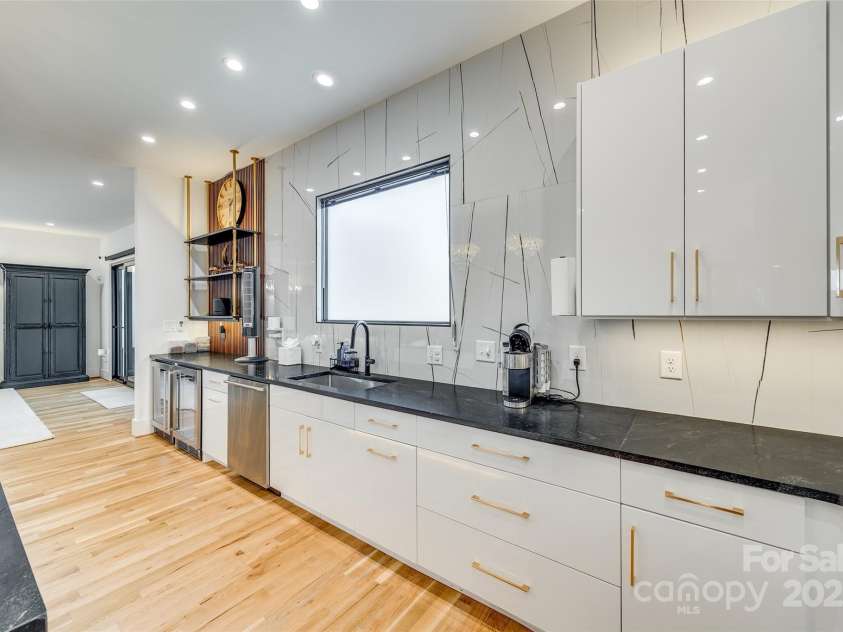 805 19th Street, Charlotte, NC 28205.  MLS# CAR4234315, YatesRealty ID 9950. 