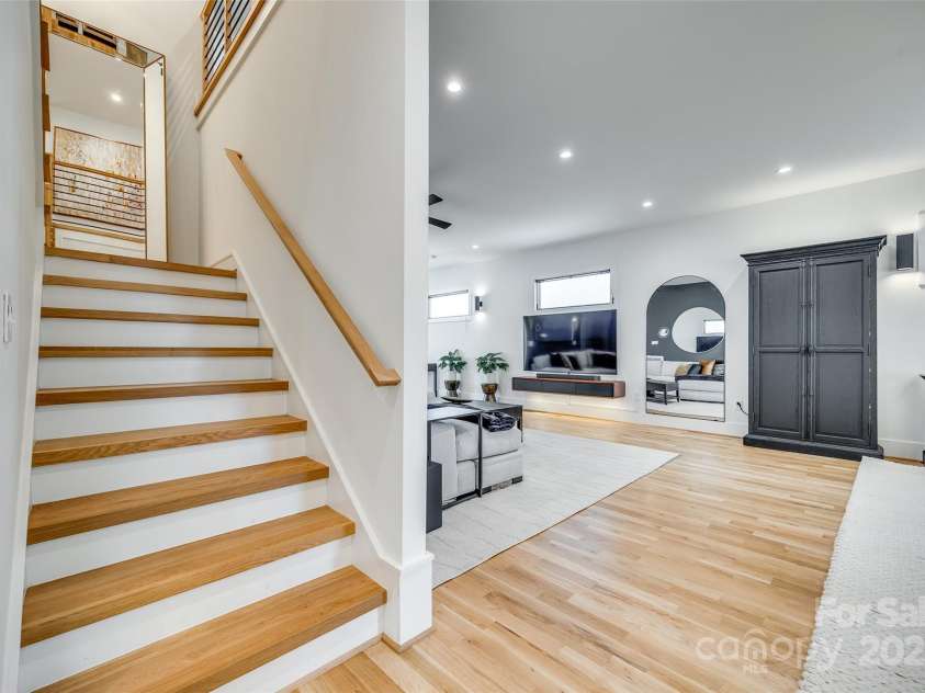 805 19th Street, Charlotte, NC 28205.  MLS# CAR4234315, YatesRealty ID 9950. 