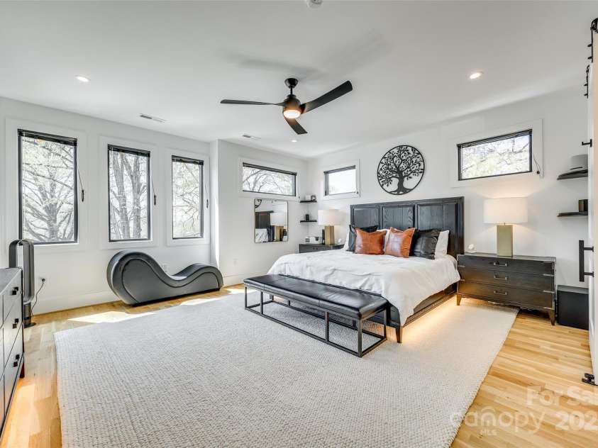 805 19th Street, Charlotte, NC 28205.  MLS# CAR4234315, YatesRealty ID 9950. 