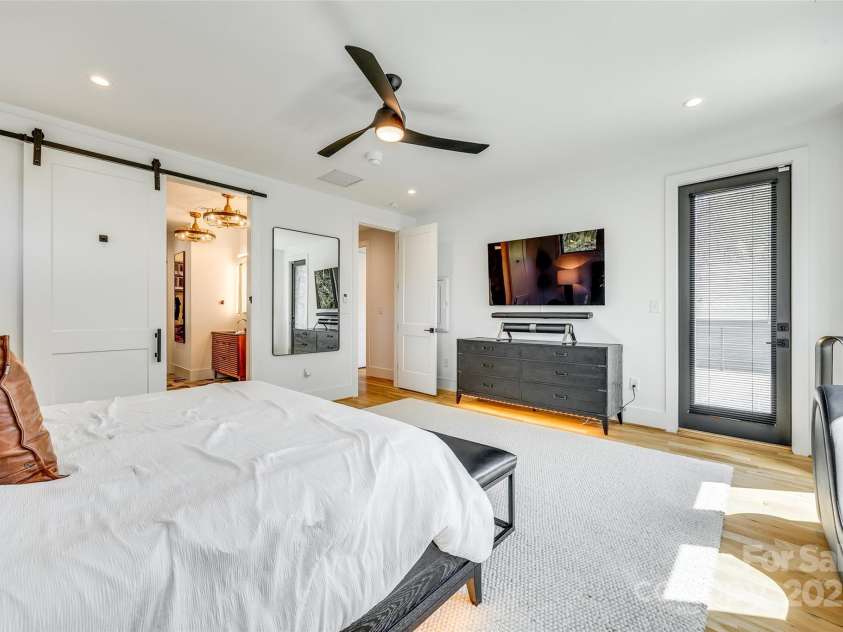 805 19th Street, Charlotte, NC 28205.  MLS# CAR4234315, YatesRealty ID 9950. 