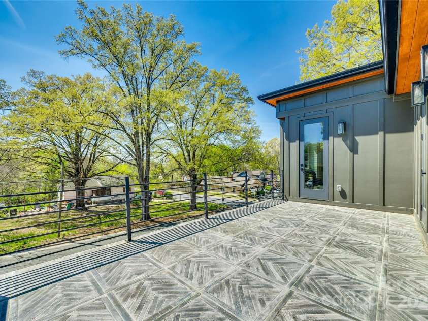 805 19th Street, Charlotte, NC 28205.  MLS# CAR4234315, YatesRealty ID 9950. 