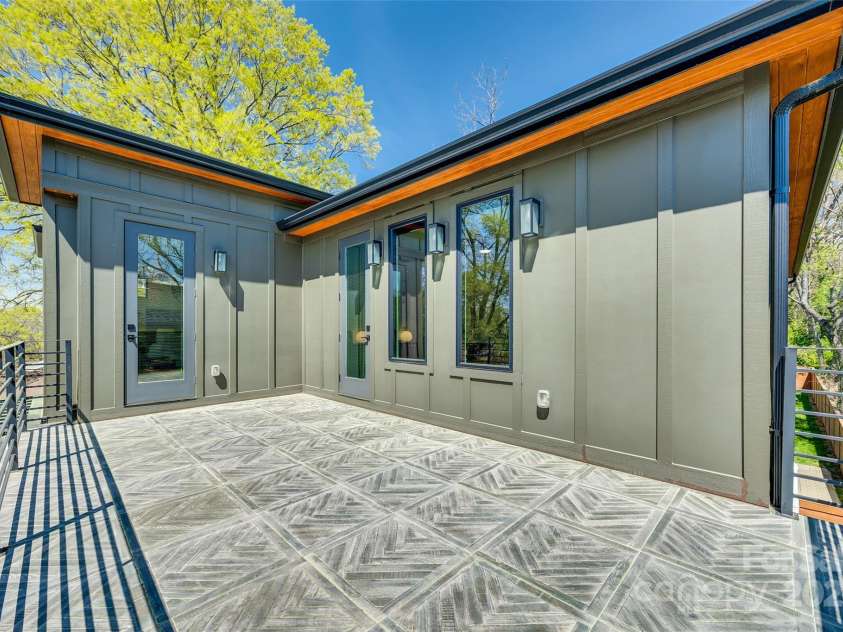 805 19th Street, Charlotte, NC 28205.  MLS# CAR4234315, YatesRealty ID 9950. 