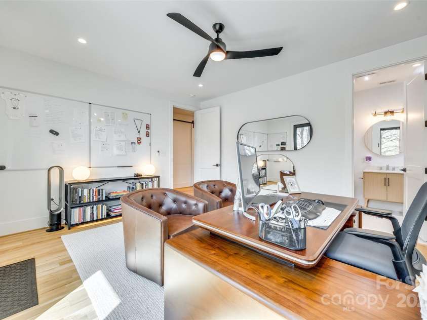 805 19th Street, Charlotte, NC 28205.  MLS# CAR4234315, YatesRealty ID 9950. 