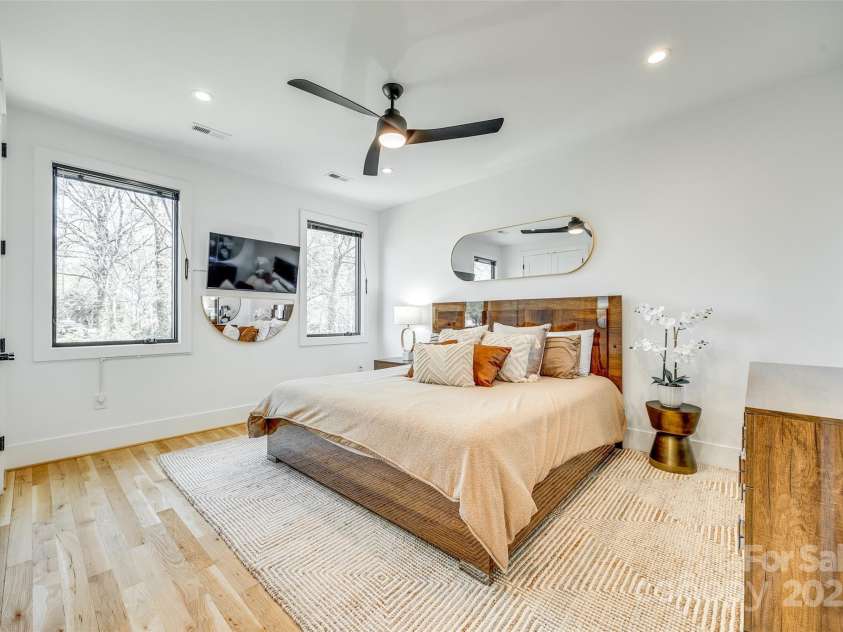 805 19th Street, Charlotte, NC 28205.  MLS# CAR4234315, YatesRealty ID 9950. 