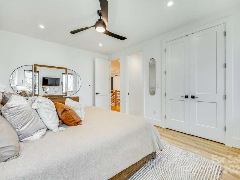 805 19th Street, Charlotte, NC 28205.  MLS# CAR4234315, YatesRealty ID 9950. 