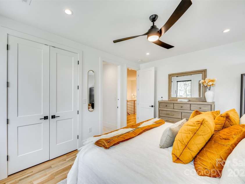 805 19th Street, Charlotte, NC 28205.  MLS# CAR4234315, YatesRealty ID 9950. 