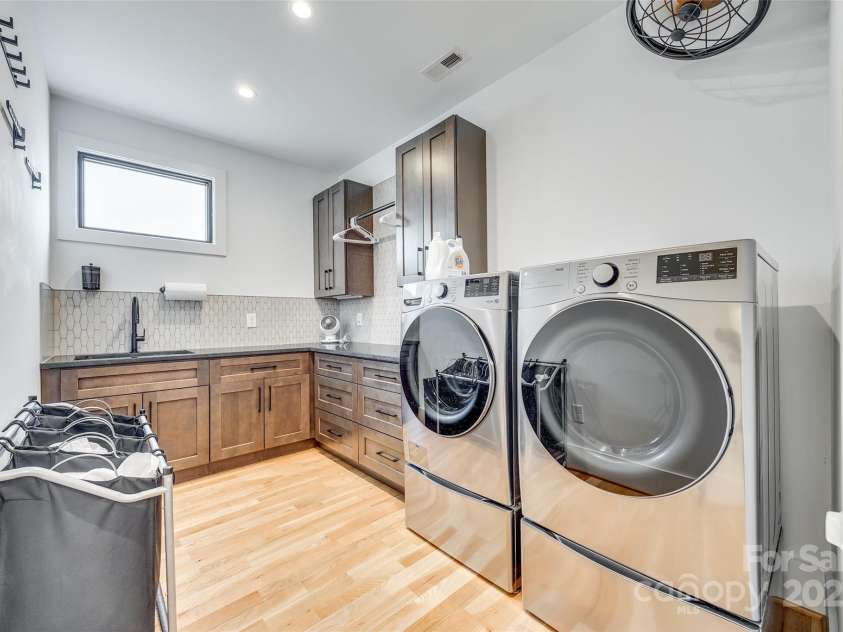 805 19th Street, Charlotte, NC 28205.  MLS# CAR4234315, YatesRealty ID 9950. 