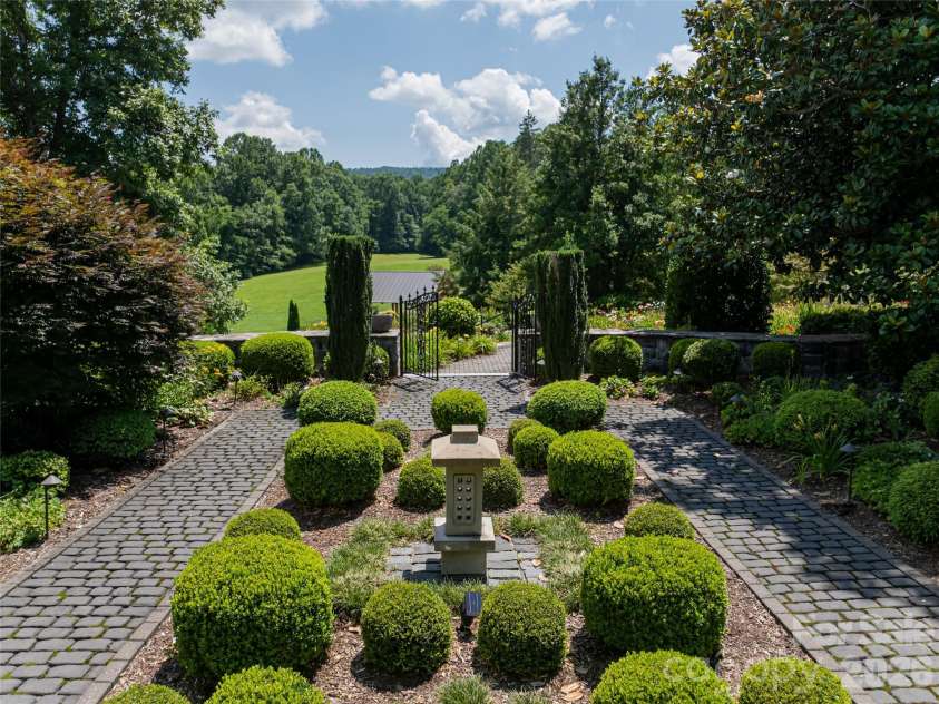 365 Sherwood Drive, Flat Rock, NC 28731.  MLS# CAR4353114, YatesRealty ID 9952. 