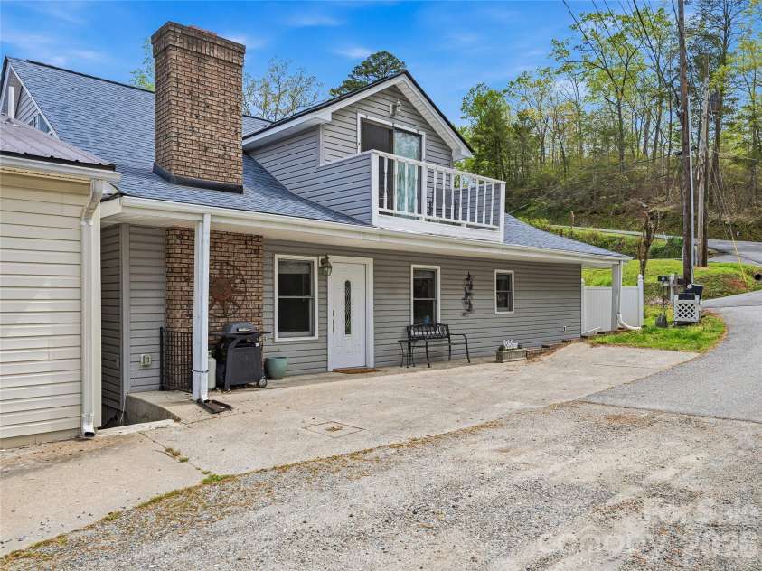 102 Havnaers Point, Lake Lure, NC 28746.  MLS# CAR4367288, YatesRealty ID 9953. 