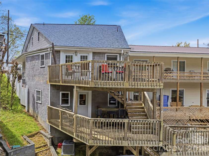 102 Havnaers Point, Lake Lure, NC 28746.  MLS# CAR4367288, YatesRealty ID 9953. 
