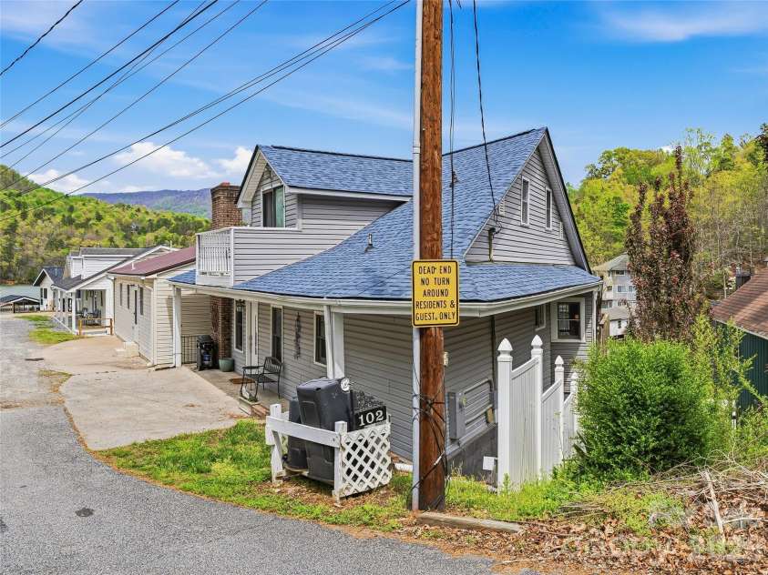 102 Havnaers Point, Lake Lure, NC 28746.  MLS# CAR4367288, YatesRealty ID 9953. 
