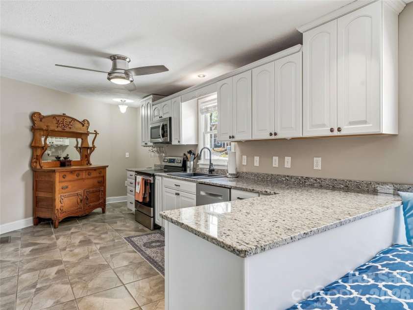 102 Havnaers Point, Lake Lure, NC 28746.  MLS# CAR4367288, YatesRealty ID 9953. 